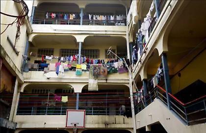 «Ρήμαζε» τη γειτονιά με πρόφαση την πτώση ρούχων σε μπαλκόνια – Πάνω από 32.000 ευρώ η λεία του!