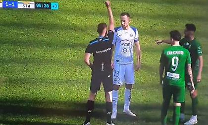 Επικός διαιτητής έβγαλε κίτρινη κάρτα σε ανυποψίαστο παίκτη από... κεκτημένη ταχύτητα!