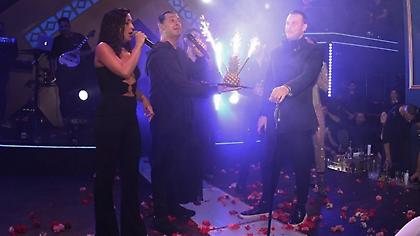 Σάκης Αρσενίου: Η έκπληξη γενεθλίων on stage από Σάλτη-Τσαγκρινού-Βέρο (εικόνες)