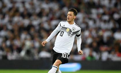 Aποσύρεται από την ενεργό δράση ο Μεσούτ Eζίλ