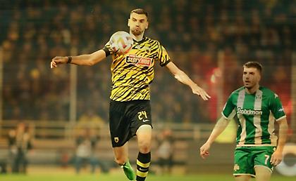 Ο Μήτογλου που… ψήλωσε (κι άλλο) και φωνάζει «παρών» για δίδυμο με Μουκουντί στην άμυνα της ΑΕΚ