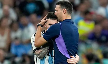 Σκαλόνι: «Ο Μέσι θα συνεχίσει να παίζει στην Αργεντινή και όταν αλλάξει γνώμη θα τον μεταπείσω»