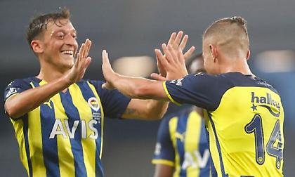 Πέλκας σε Οζίλ: «Τιμή μου που έπαιξα μαζί σου»