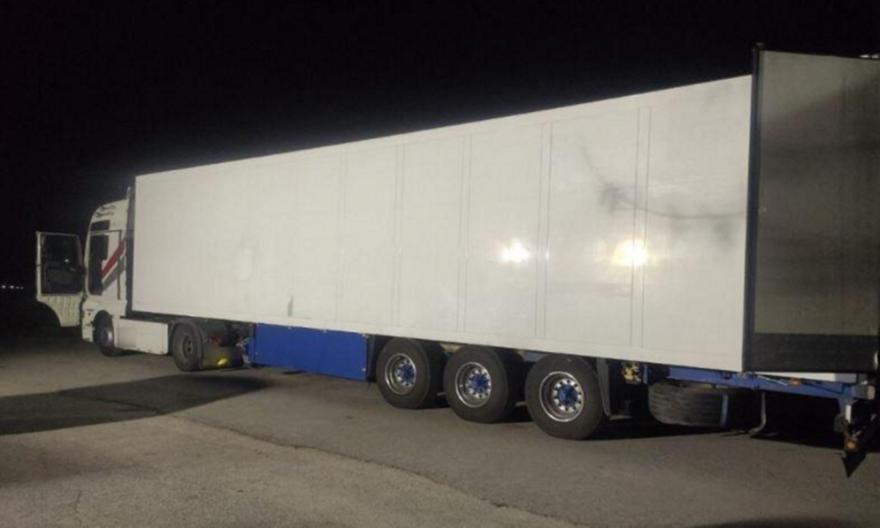 Πάτρα: Έπιασαν νταλίκα με «μαϊμού» προϊόντα για Λ.Α.