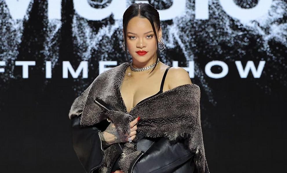 Νέα εισβολή στο σπίτι της Rihanna: Ερωτευμένος άνδρας της έκανε πρόταση γάμου