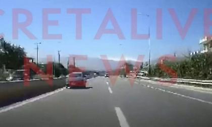 Σοκαριστικό βίντεο με οδηγό στην Κρήτη να τρέχει οδηγώντας ανάποδα στην Εθνική!