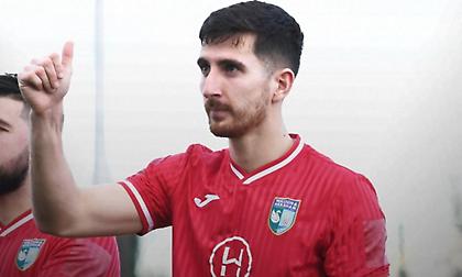 Ποιος Χάαλαντ; Ο Έντι Σίμονς έγινε ο πρώτος με 4 συνεχόμενα χατ τρικ στην Αγγλία!