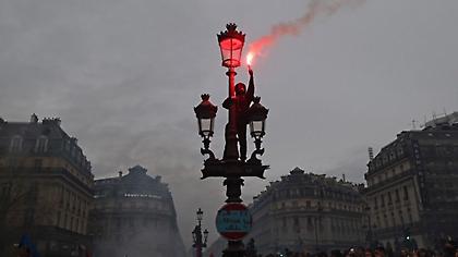 Διαδηλώσεις συγκλονίζουν τη Γαλλία - Συνάντηση με την αντιπολίτευση θα έχει η πρωθυπουργός