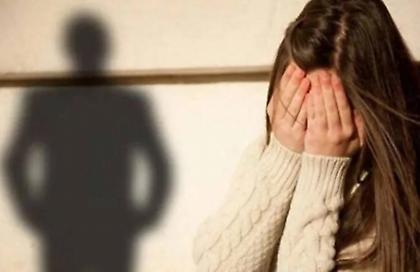 Βολιώτης πέταξε μπουκάλια στην πρώην σύζυγό του και της έσπασε το δάχτυλο