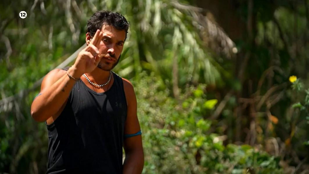 Survivor: Ο Ασημακόπουλος στέλνει «φιλάκια» στον Γκότση