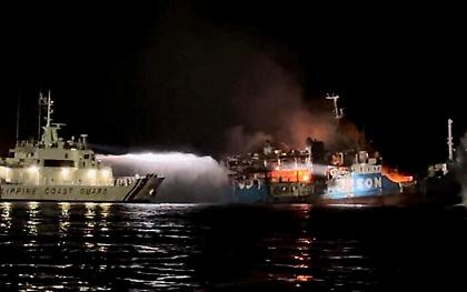 Φιλιππίνες: Πυρκαγιά σε επιβατικό πλοίο στοιχίζει τη ζωή σε 10 ανθρώπους