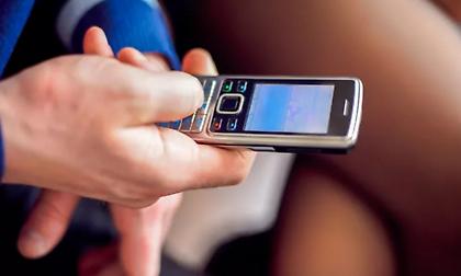 Εμπρός... πίσω στα συμβατικά κινητά: Όλο και περισσότεροι απαρνούνται τα smartphones!