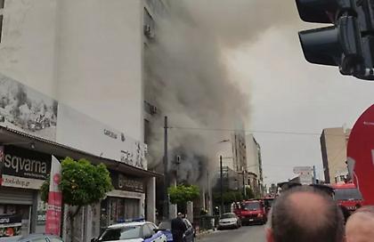 Πειραιάς: Φωτιά σε κατάστημα με χρώματα, σε ισόγειο πολυκατοικίας