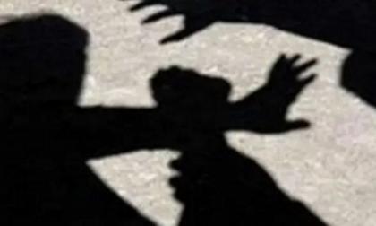 Ξυλοκόπησαν και του πέταξαν μπογιές σε ομοφυλόφιλο φοιτητή στο Πανεπιστήμιο Πατρών