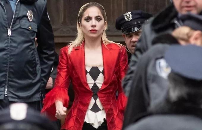 «Joker: Folie a Deux»: Η Lady Gaga στα διάσημα σκαλιά