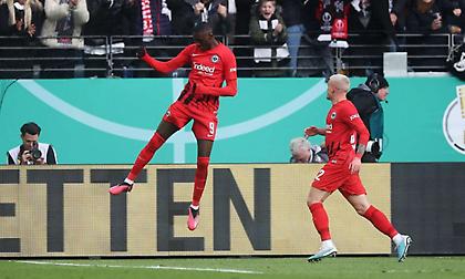 Ο Κόλο Μουανί «καθάρισε» μέσα σε 3' την Ουνιόν Βερολίνου και έστειλε την Άιντραχτ στα ημιτελικά!