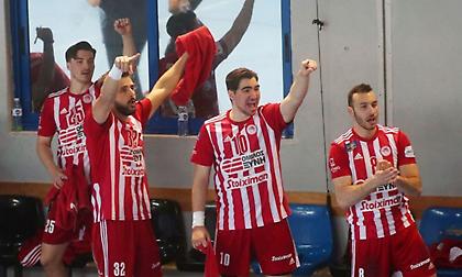 Απέδρασε από τη Θεσσαλονίκη, προκρίθηκε στους τελικούς και περιμένει ΑΕΚ ο Ολυμπιακός!