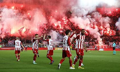 «BakaBOOM», «Το έκανε ξανά!» και «El Pistolero»: Έτσι πανηγύρισε ο Ολυμπιακός την ανατροπή με ΠΑΟΚ