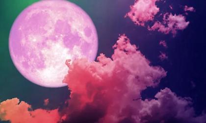 Απόψε η ροζ πανσέληνος»: Τι γνωρίζουμε για το «ρόδινο φεγγάρι» και πότε θα είναι έντονα ορατό