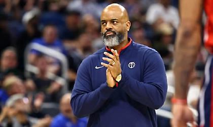 Παραμένει προπονητής των Γουίζαρντς ο Γουές Ανσέλντ Τζούνιορ