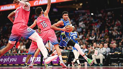 «Αγκαλιά» με την πρωτιά οι Μπακς, με νέο τρομερό και «τριπλό» Γιάννη!