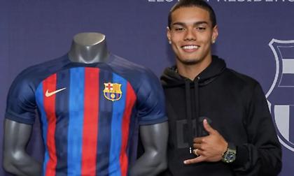 Ντεμπούτο για τον γιο του Ροναλντίνιο με τη φανέλα της Μπαρτσελόνα!