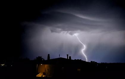 Χαλάει ο καιρός - Βροχές, καταιγίδες και χιόνια στα ορεινά