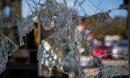 Οπαδοί της Τίγκρες έσπασαν με πέτρες το πούλμαν της ομάδας τους γιατί... μπερδεύτηκαν