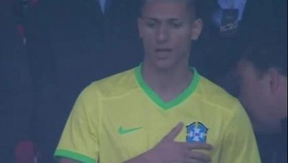 Ριτσάρλισον: Ντυμένος «σελεσάο» στήριξε την εθνική Βραζιλίας γυναικών