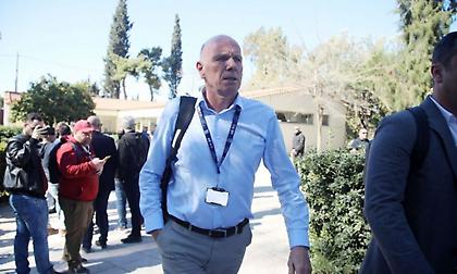Σκανδαλώδης αλλαγή διαιτητών από Μπένετ