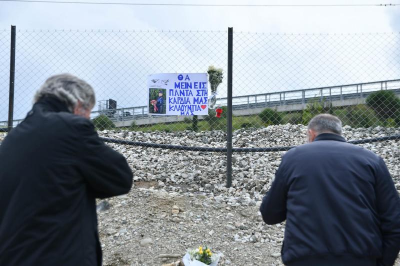 Τέμπη: Θρήνος στο μνημόσυνο για τα θύματα