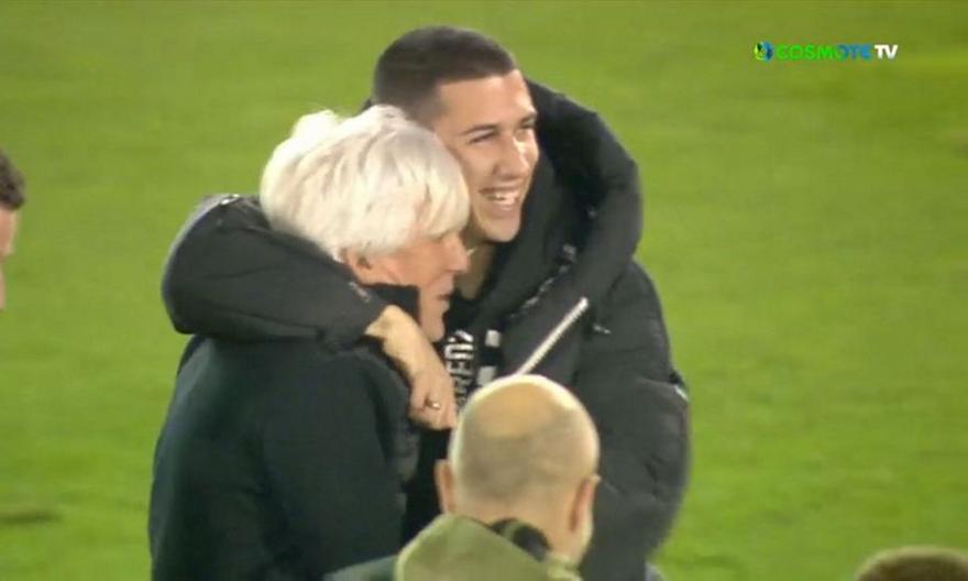 Η αγκαλιά του Γιοβάνοβιτς με τον Αϊτόρ μετά τη λήξη του ντέρμπι