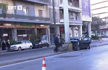 Νεαρός ανασύρθηκε χωρίς τις αισθήσεις του σε τροχαίο στη Μεσογείων