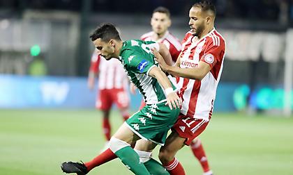 Στα δύο ντέρμπι με Ελ Αραμπί βασικό σέντερ φορ, ο Ολυμπιακός έχασε 0-3 και 0-2