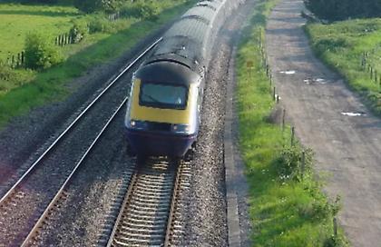 Intercity: Ακινητοποιήθηκε στη Λάρισα λόγω προβλήματος στην ηλεκτροδότηση