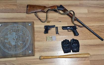 Αθήνα: Συνελήφθη 25χρονος σε νυχτερινό κέντρο – Επιχείρησε να βγάλει πιστόλι