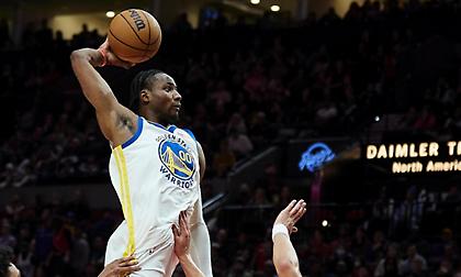 NBA Top 10: Απίθανα καρφώματα Κουμίνγκα και Μπάζλεϊ