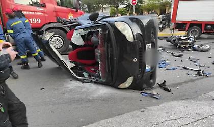 Φρικτό τροχαίο δυστύχημα στον Άλιμο: Οδηγός μηχανής «καρφώθηκε» σε αυτοκίνητο!