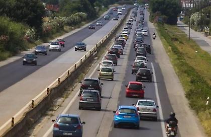 Έξοδος Πάσχα: Αυξημένη η κίνηση στις εθνικές οδούς - Μποτιλιάρισμα στην άνοδο του Κηφισού