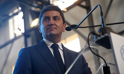 Καταδικάζει τα επεισόδια στο ΑΕΚ-Χάποελ ο Αυγενάκης: «Κατακριτέα κάθε έκφανση αντισημιτισμού»