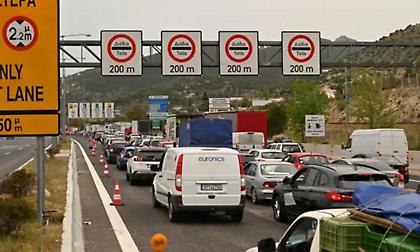 Η μεγαλύτερη έξοδος του Πάσχα των τελευταίων ετών: Πόσα αυτοκίνητα εγκατέλειψαν την Αθήνα