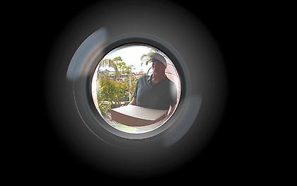 Παραγγέλνουν και κάνουν το κορόιδο