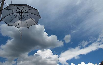 Καιρός: Νεφώσεις και τοπικά φαινόμενα το Μ. Σάββατο – Πού θα βρέξει την Κυριακή του Πάσχα