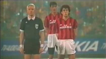 Οι οπαδοί της Μίλαν τραγουδούν το «You 'll never walk alone» και το Σαν Σίρο δακρύζει