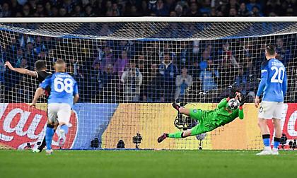 Έβγαλε το πέναλτι του Ζιρού και κράτησε το μηδέν για τη Νάπολι ο Μέρετ!