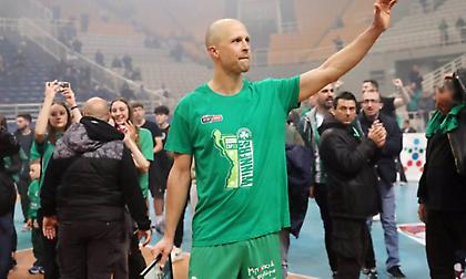 Γιάκομπσεν: «Στα 20 χρόνια καριέρας δεν έχω ξανά χάσει τίτλο, όπως με τον Ολυμπιακό»