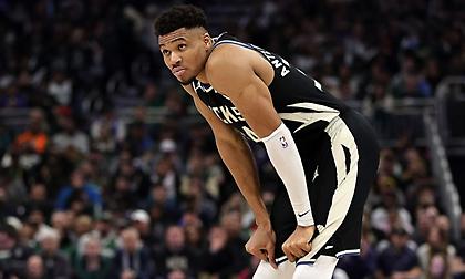 Δεν προπονήθηκε ο Γιάννης, αμφίβολος για το Game 2 με τους Χιτ