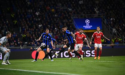 Οι «νερατζούρι» έκρυψαν την μπάλα, ο Λαουτάρο την εμφάνισε στα δίχτυα της Μπενφίκα