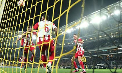 Αυτογκόλ, δοκάρια, οφσάιντ και πέναλτι. Ή... πώς χάνει ο Ολυμπιακός φέτος τα ντέρμπι!