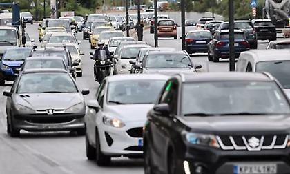 Κίνηση τώρα: Κλειστή η κάθοδος της Πειραιώς λόγω καθίζησης οδοστρώματος